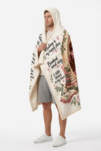 Mockup mẫu nam mặc Hooded Blanket góc nghiêng 3/4